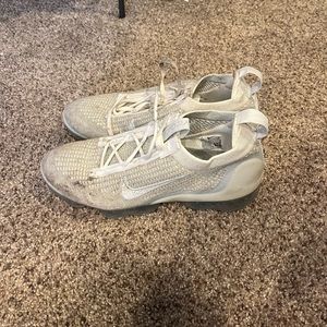 Grey women’s vapor maxes